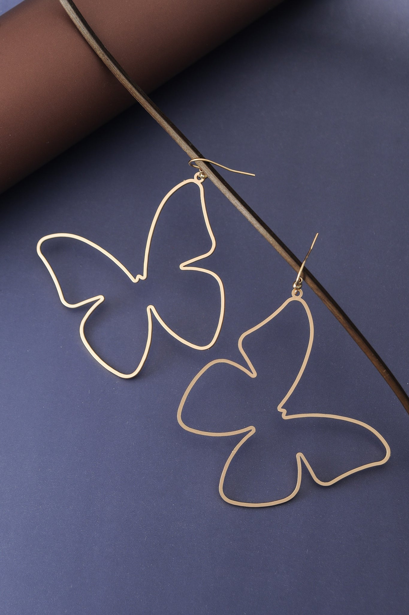 CUT OUT LARGE MATTE GOLD BUTTERFLY EARRINGS | 80E856