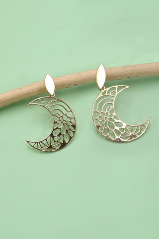 FILIGREE CUT OUT MOON DROP EARRINGS | 80E1031