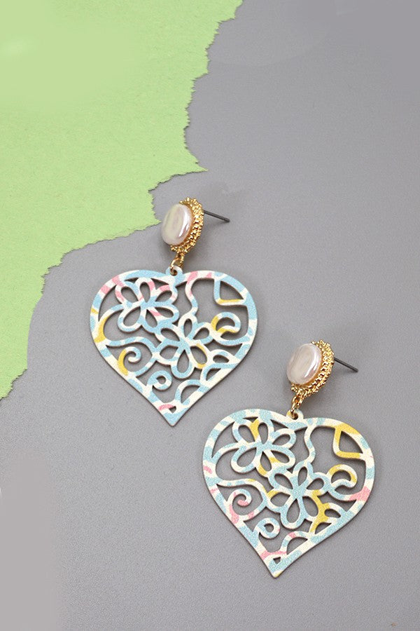 HEART FILIGREE CUT OUT PRINT PEARL DROP EARRING | 10E3062033