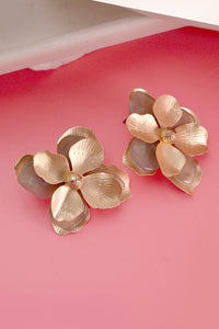 MATTE GOLD ACRYLIC GOLD FLOWER EARRINGS | 80E1338