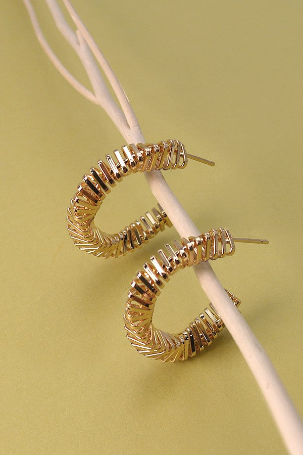 TWIST SPIRAL STAPLE TRIANGLE GEO HOOP EARRINGS | 80E1406