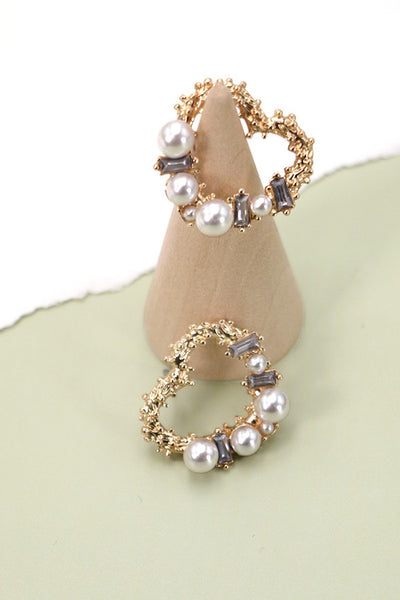 BAGUETTE PEARL HEART POST EARRINGS | 31E03630