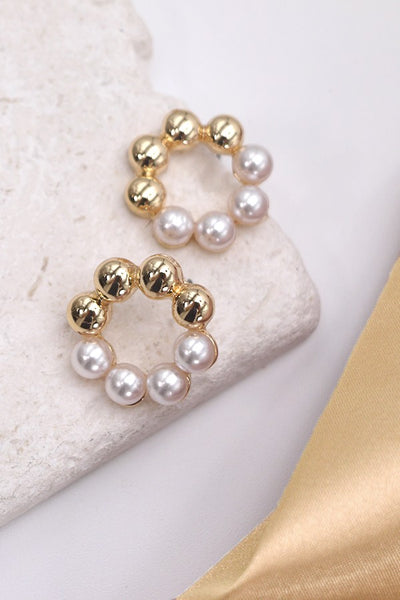 GOLD AND PEARL CIRCLE STUD EARRINGS | 80E1683