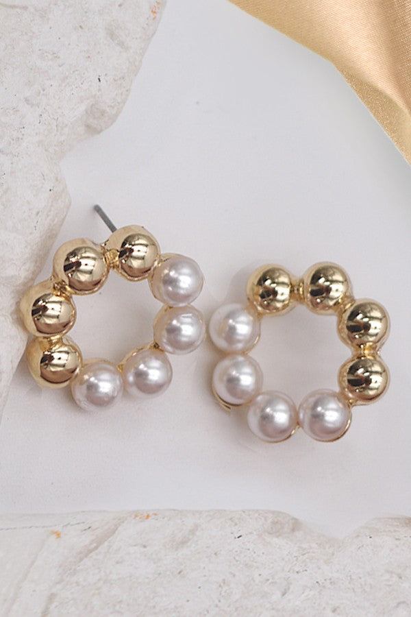 GOLD AND PEARL CIRCLE STUD EARRINGS | 80E1683