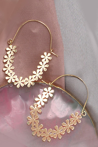 SIMPLE GOLD FLOWER HOOP EARRINGS | 80E1703