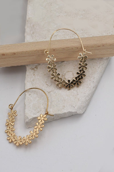 SIMPLE GOLD FLOWER HOOP EARRINGS | 80E1703