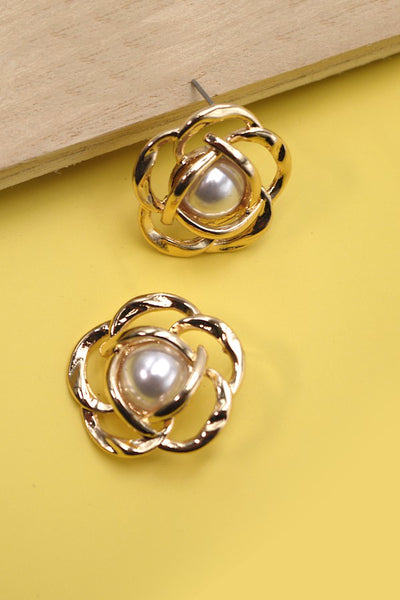 FLOWER SYLE EARRINGS WITH A PERAL IN THE MIDDLE | 80E1831