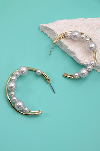 WAVY HOOPS WITH MULTI SIZE PEARLS | 80E1861
