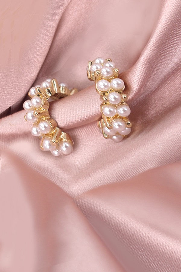 HUGGIE PEARL EARRINGS | 80E1818