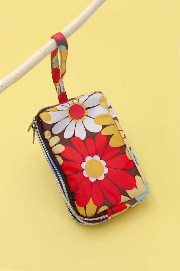 WRISTLET WALLET POUCH WITH TRIPLE ZIP COMPARTMENT | 40P520