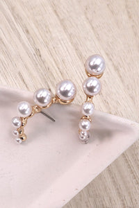 CRESCENT SHAPED PEARL CARTILAGE  EARRINGS | 31E03665