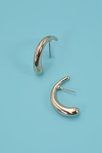 HALF MOON HUGGIE EARRINGS | 80E1905