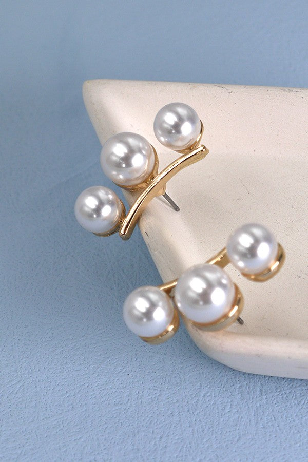 CRESCENT SHAPED PEARL CARTILAGE  EARRINGS | 31E03819