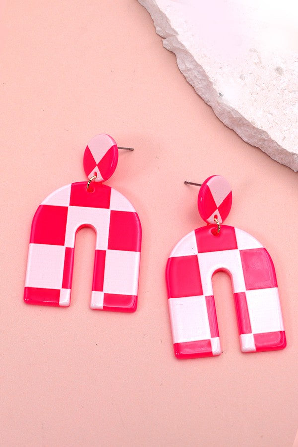 ACRYLIC CHECKER U SHAPE EARRINGS | 31E03860