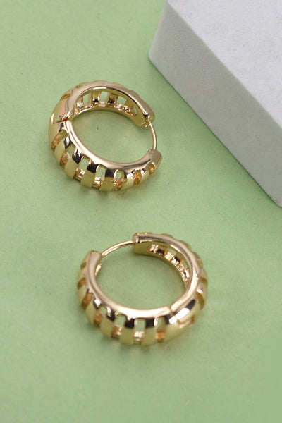 STRIPE CUTOUT HINGED HOOP EARRINGS | 31E24004