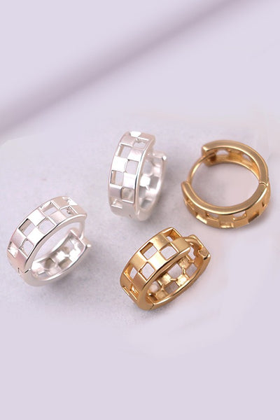 MINI CUTOUT CHECKER HOOP HUGGIE EARRING | 80E2440