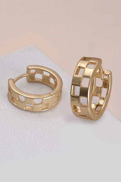 MINI CUTOUT CHECKER HOOP HUGGIE EARRING | 80E2440