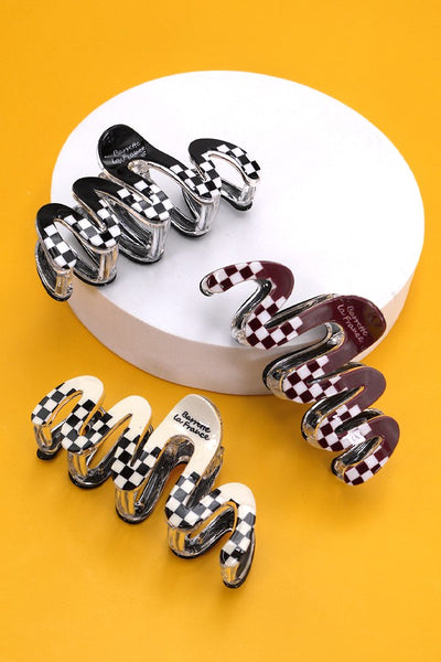 JUMBO WAIVY ACRYLIC CHECKER HAIR CLAW CLIPS | 40H718