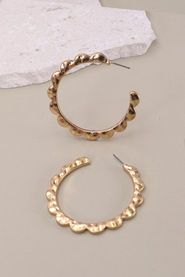 DESIGNED EDGE HOOP EARRINGS | 31E24053