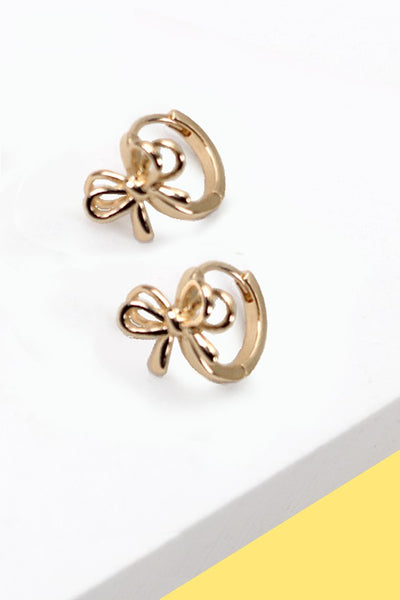 BRASS MINI HUGGIE DOUBLE BOW HOOP EARRINGS | 80E2513