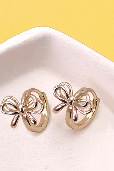 BRASS MINI HUGGIE DOUBLE BOW HOOP EARRINGS | 80E2513