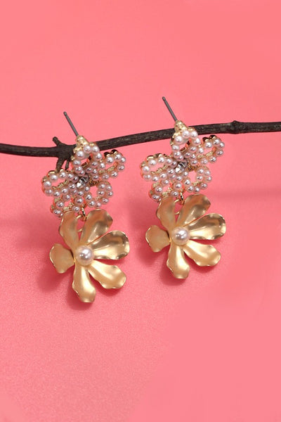 PEARL FLOWER MATTE GOLD DROP EARRINGS | 80E2764