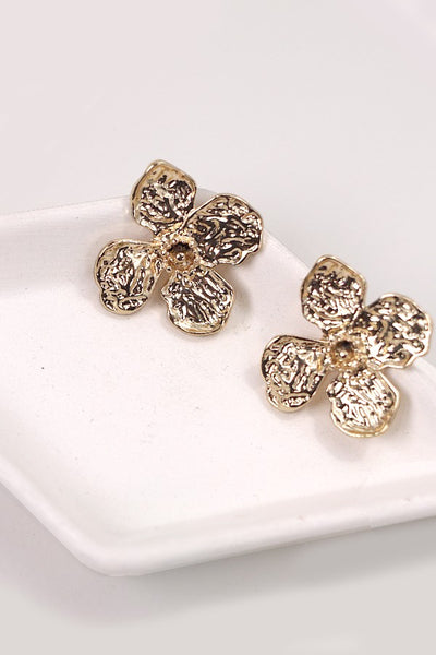 HAMMERED FLOWER STUD EARRINGS | 80E2853