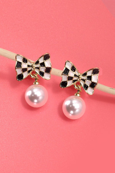 CHECKER BOW PEARL DROP EARRINGS | 80E3250