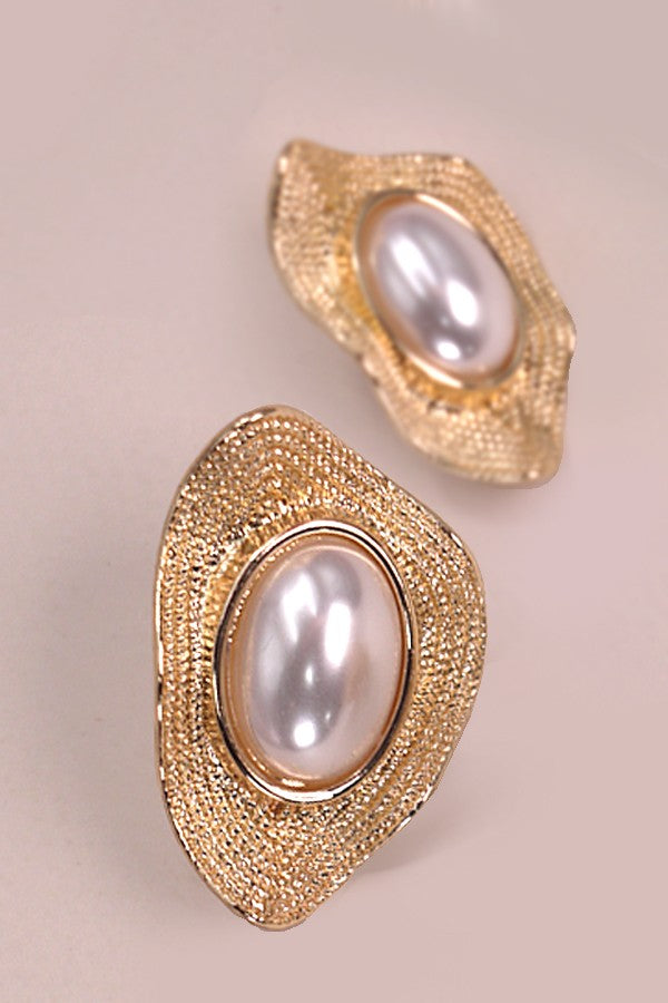 IRREGULAR SHAPE PEARL GOLD STUD EARRINGS | 80E3195