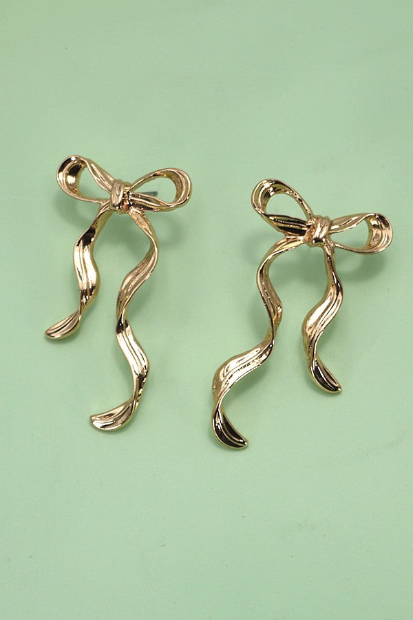 HAMMERED LONG BOW  RIBBON DROP EARRINGS | 31E24407