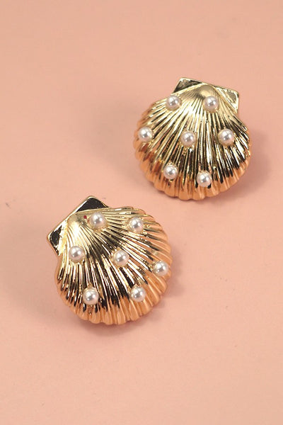 BEACH GOLD PEARL SEASHELL STUD EARRINGS | 31E24452