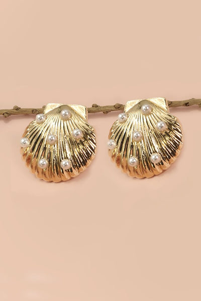 BEACH GOLD PEARL SEASHELL STUD EARRINGS | 31E24452