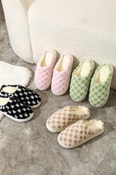 PLUSH CHECKER WARM COMFY COZY SLIPPERS | 40SP016