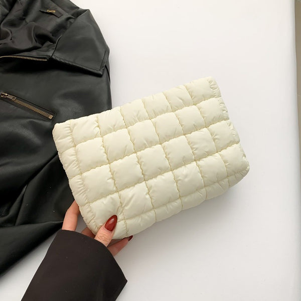 QUILTED PUFFY COSMETIC MAKEUP POUCH CLUTCH BAG | 40P538