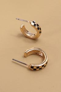 MINI CHECKER HOOP HUGGIE EARRINGS | 31E24864