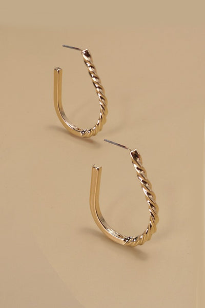 HALF TWIST OVAL HOOP EARRINGS | 31E24901