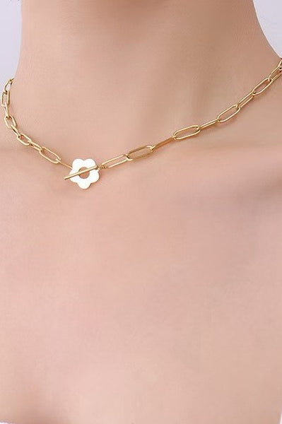 STAINLESS STEEL TARNISH FREE FLOWER TOGGLE NECKLACE | 40H343