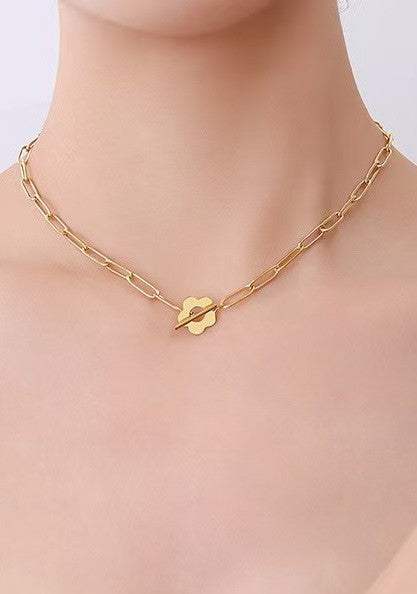 STAINLESS STEEL TARNISH FREE FLOWER TOGGLE NECKLACE | 40H343