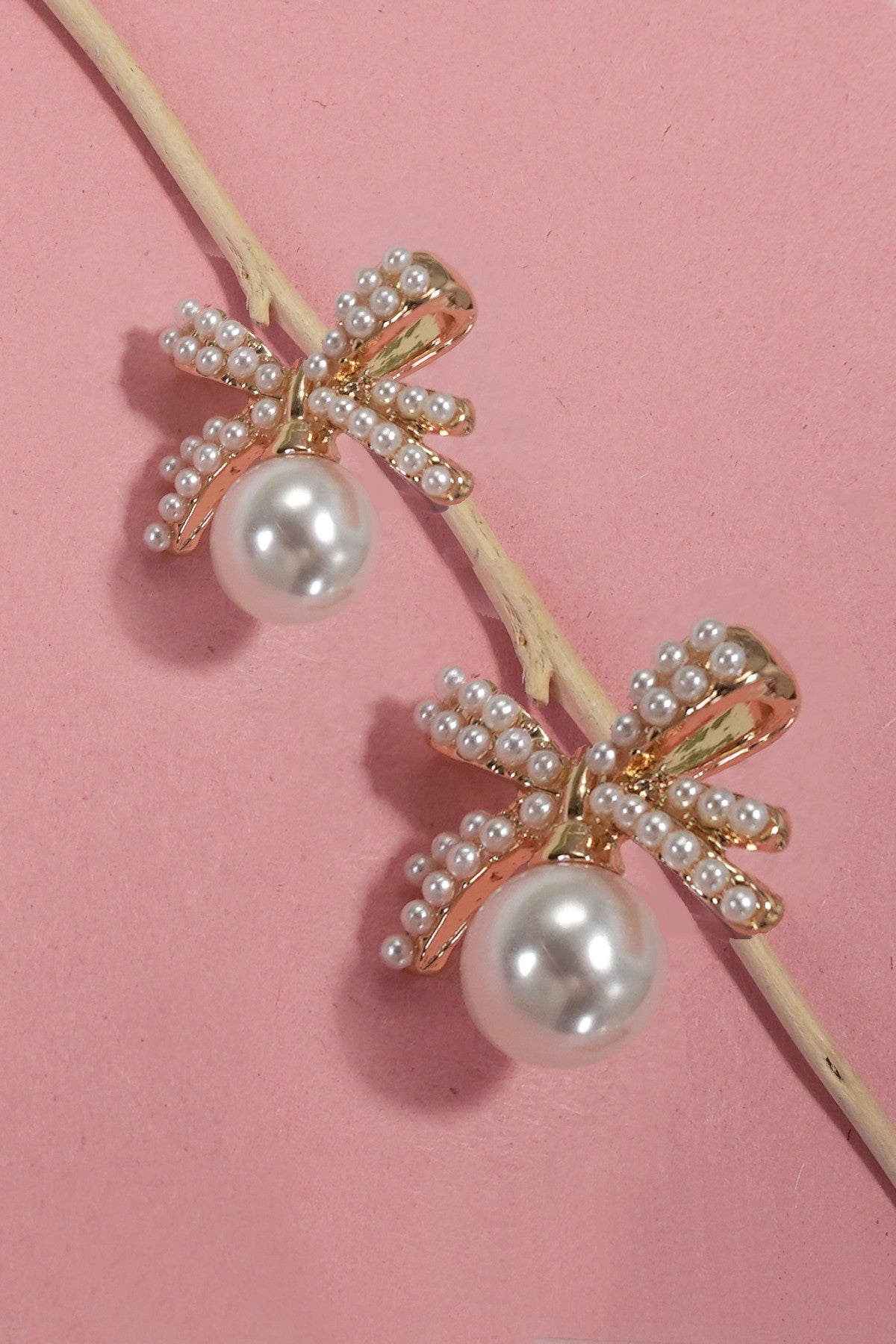 PEARL BOW STUD EARRINGS | 31E40103