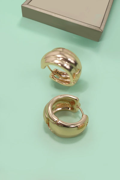 ROUND HUGGIE HOOP TITANIUM POST EARRINGS | 31E40456