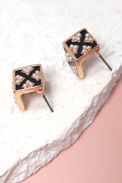 PEARL CHECKER CUBE  STUD EARRINGS | 31E40471