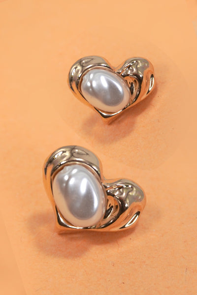 NATURAL PEARL HEART POST EARRINGS | 80E5894