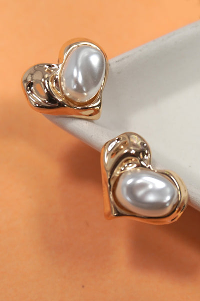 NATURAL PEARL HEART POST EARRINGS | 80E5894