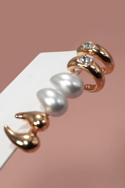 BUBBLE HUGGIE HOOP TEARDROP PEARL GOLD EARRINGS | 80E5909