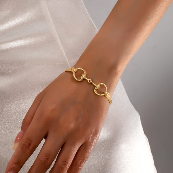 Horsebit Centerpiece Gold-Tone Bangle Bracelet | 80B1951