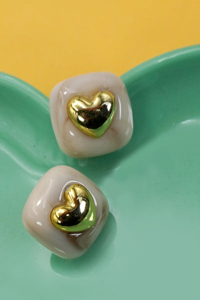 UPSCALE ACRYLIC GOLD HEART STUD EARRINGS | 80E6563