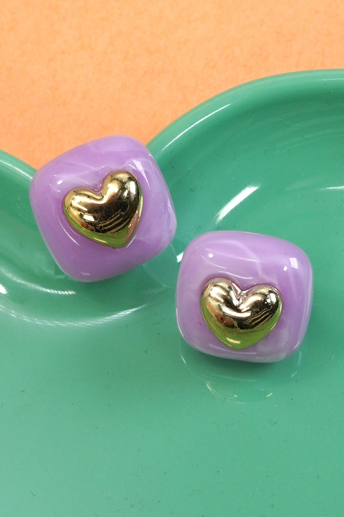 UPSCALE ACRYLIC GOLD HEART STUD EARRINGS | 80E6563