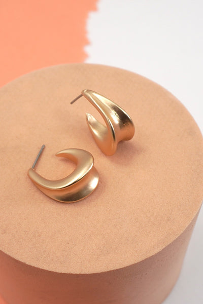 UPSCALE  MATTE GOLD OVAL HUGGIE HOOP EARRINGS | 80E6559