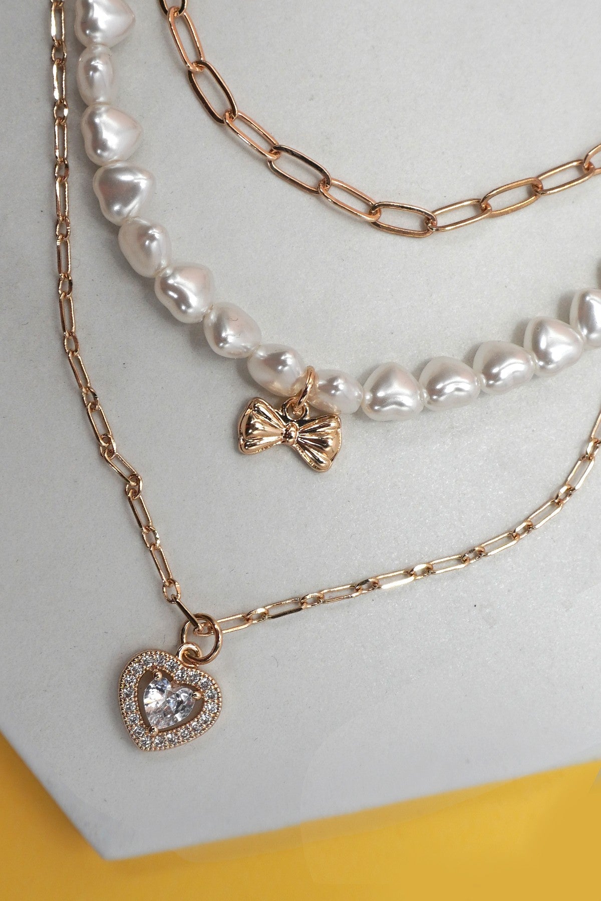 MULTI PEARL LAYER SET BOW HEART PENDANT NECKLACE | 25N942