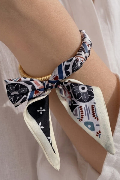 Silky Scarf Wrapped Metal Stretch Bangle Bracelet | 80B1942